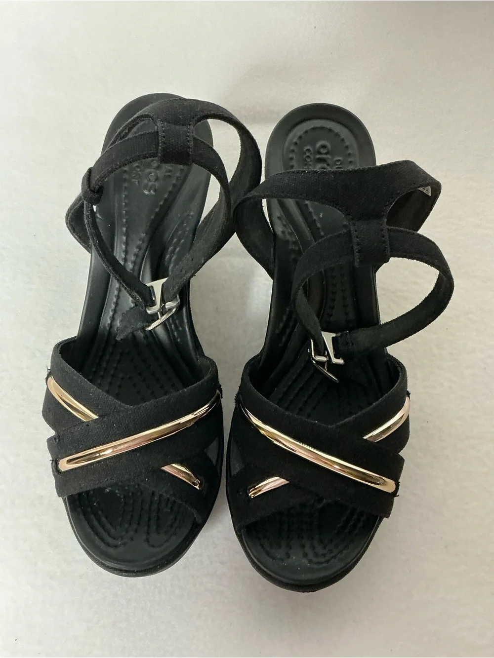 Crocs Leigh II Ankle Strap Wedge Sandals Black Womens Size 6 Metalblock Canvas